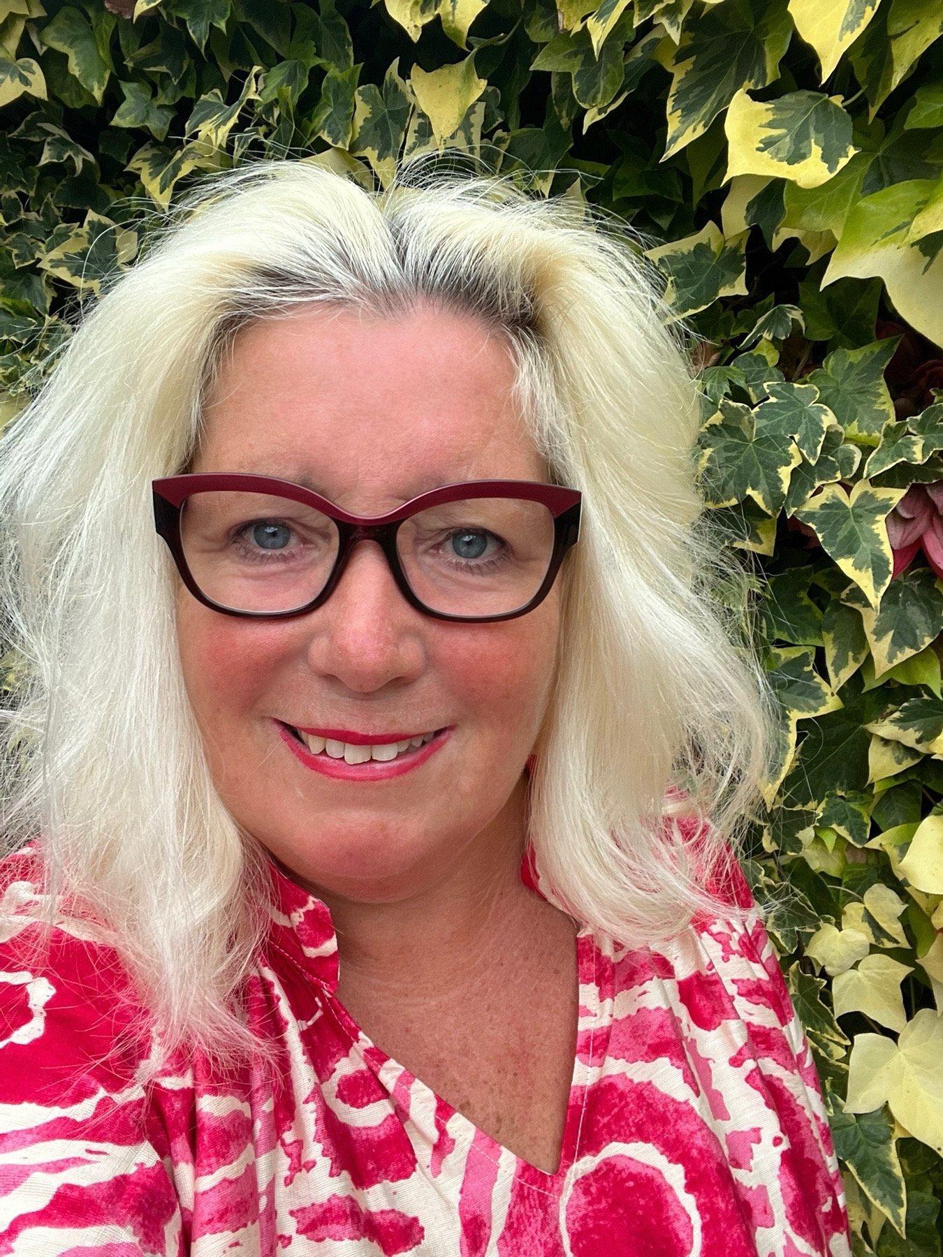 Iris Lenderink - Astroloog - Medium - Coach voor zelfrealisatie. 